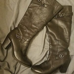 Born heeled leather boots